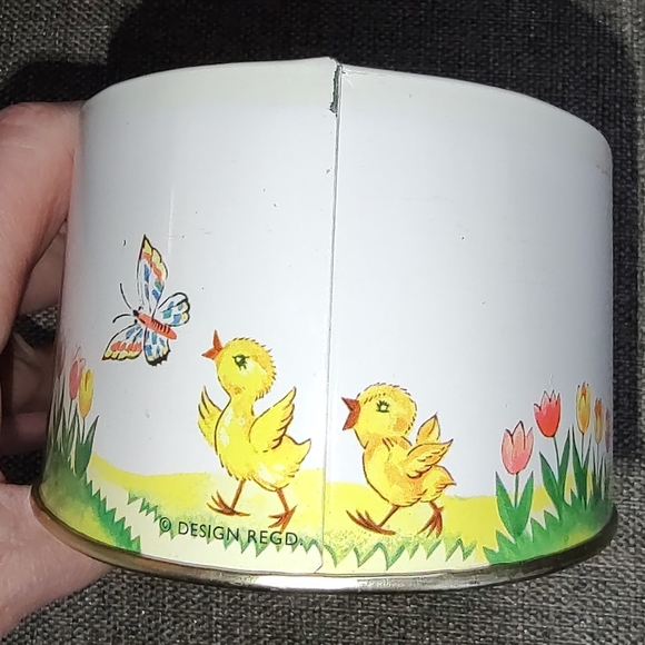 Vintage Daher Decorated Tin Easter Oval Container - Picture 3 of 8